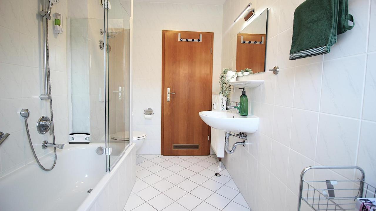 Homie Stay Zell - Apartment Mit Privatparkplatz Zell am Main Bagian luar foto