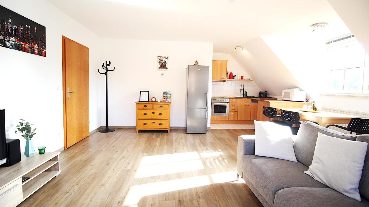Homie Stay Zell - Apartment Mit Privatparkplatz Zell am Main Bagian luar foto